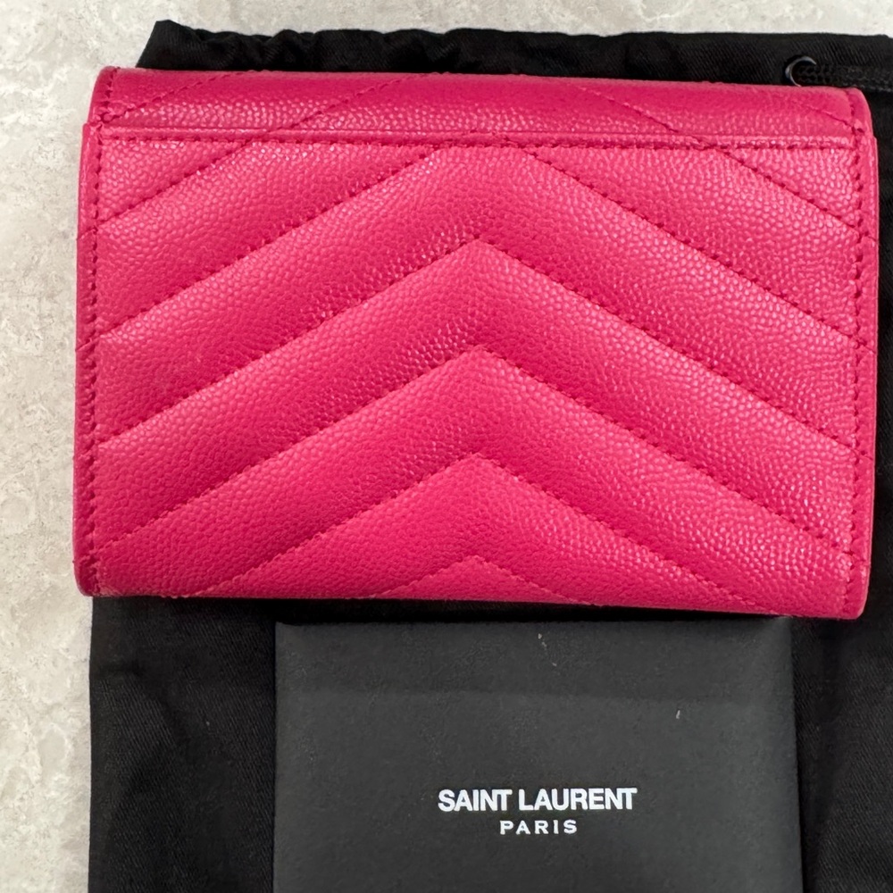YVES SAINT LAURENT
Cassandre Matelasse Small Envelope Wallet Fuchsia - Picture 3 of 8